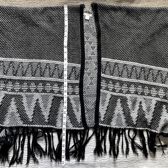 Xhilaration knit poncho size S/M - Picture 8 of 8